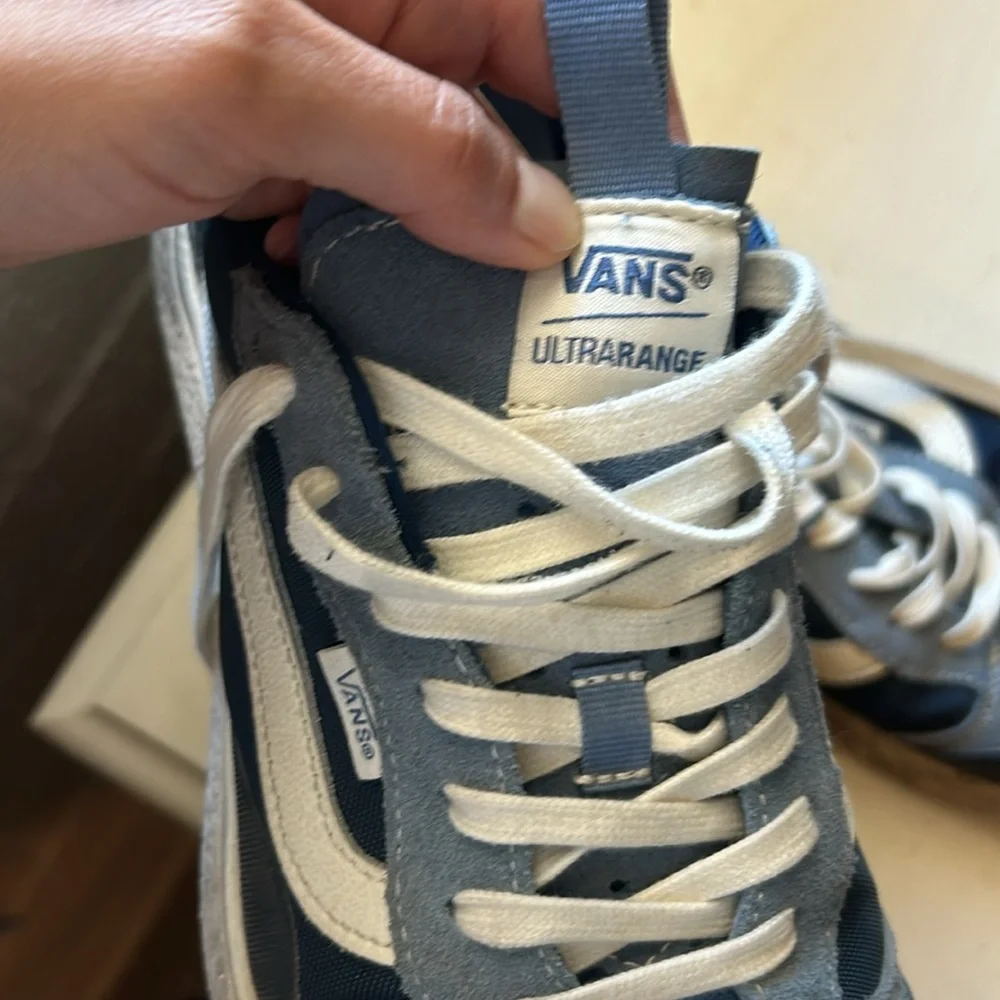 Vans Men's Navy and White Low-Top Sneakers